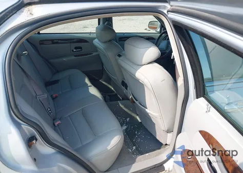 2002 Lincoln Town Car Signature z USA, uszkodzony, nr VIN 1LNHM82W92Y644152